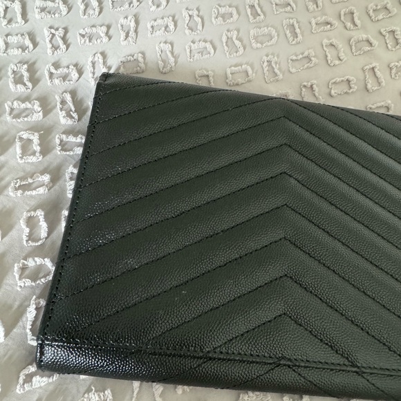 YSL - CASSANDRE MATELASSÉ FLAP POUCH IN QUILTED GRAIN DE POUDRE EMBOSSED LEATHER - Picture 8 of 13